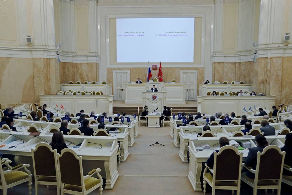 Петербургские депутаты одобрили увеличение резервного фонда города на фоне пандемии