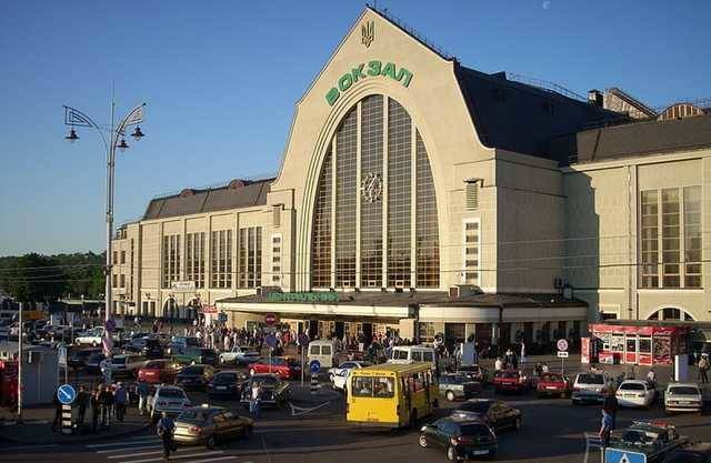 Центральный и Южный ж/д вокзалы в Киеве возобновили работу после "минирования"
