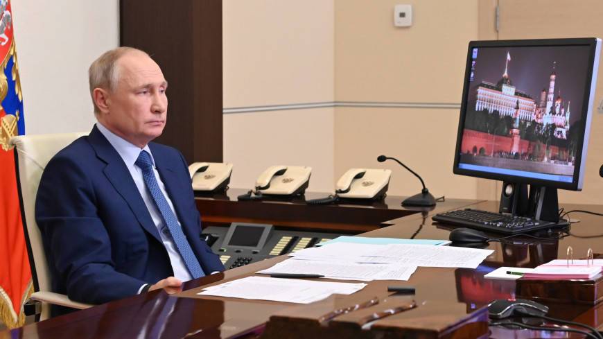 Путин передал Шойгу просьбу организовать турнир по боевому самбо на корабле ЧФ