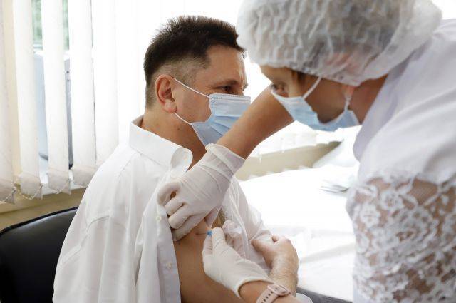 Сотрудники парламента Кузбасса поставили прививки от коронавируса