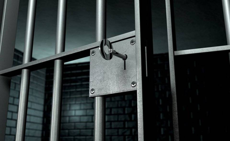 Мужчина, который домогался восьмилетнего ребенка в школьном туалете в Сырдарье, получил 10 лет тюрьмы