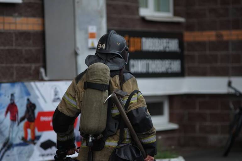 В Пушкинском районе ночью тушили крупный пожар