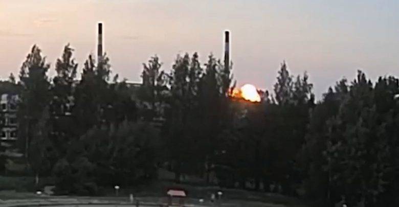 Огненный шар в небе: Момент взрыва на электроподстанции в Ленобласти попал на видео