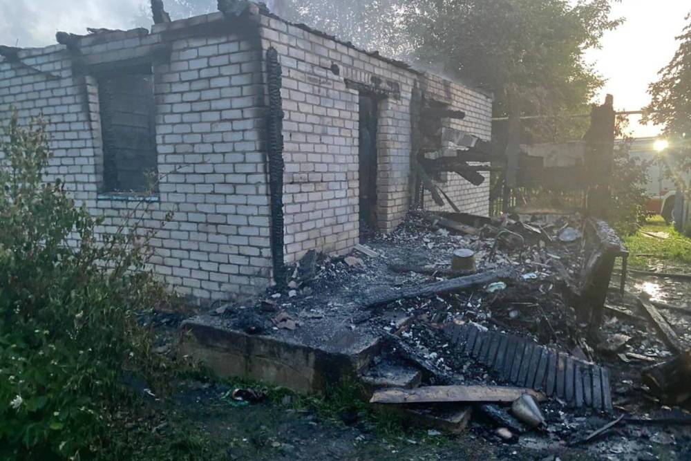В Смоленском районе при пожаре в собственном доме погиб мужчина