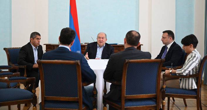 Президент Армении обсудил с и.о министра экономики перспективы развития высоких технологий