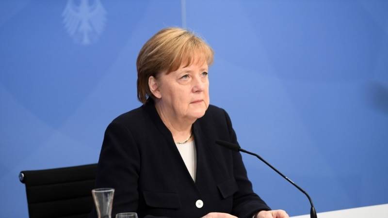 Меркель призвала к «прямым контактам» ЕС с Путиным