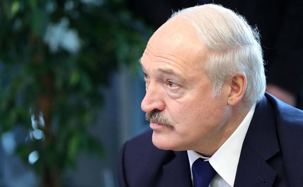 Лукашенко не исключил введения военного положения в регионах