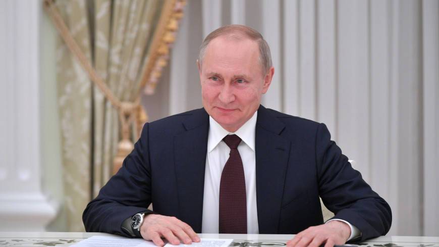 Путин поздравил выпускников российских школ