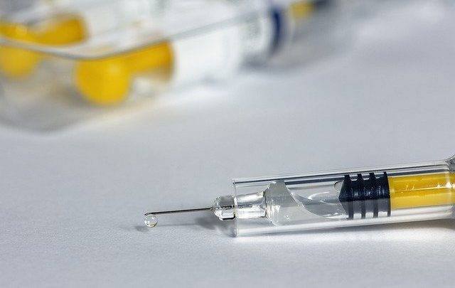 В России назвали вакцину, которая подойдёт для прививания детей от коронавируса