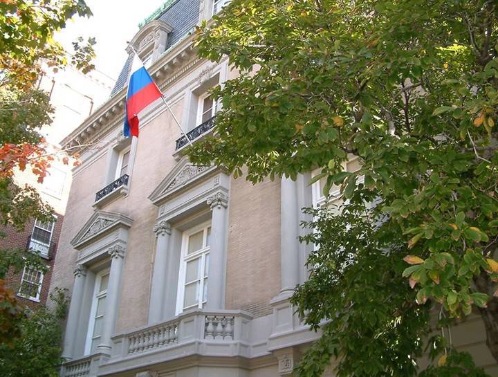 Посольство РФ ответило на заявления США по инциденту с британским эсминцем