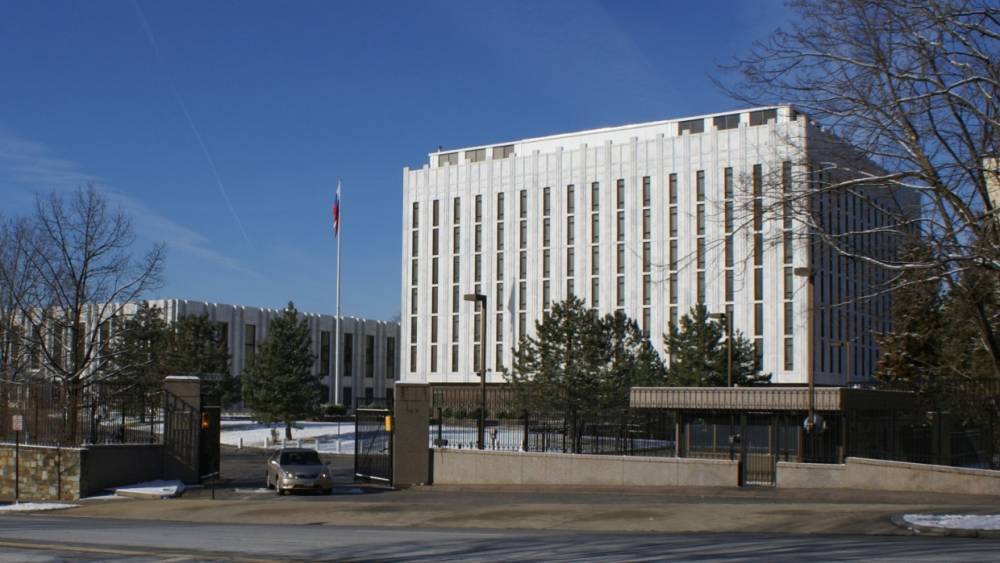 Посольство РФ ответило на обвинения США по инциденту с британским эсминцем