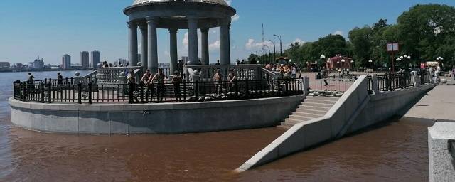 Амур в Благовещенске поднялся почти до уровня масштабного наводнения 2013 года