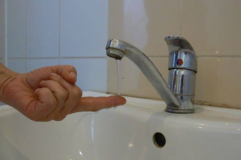 В Горводоканале назвали причину низкого напора воды в домах смолян