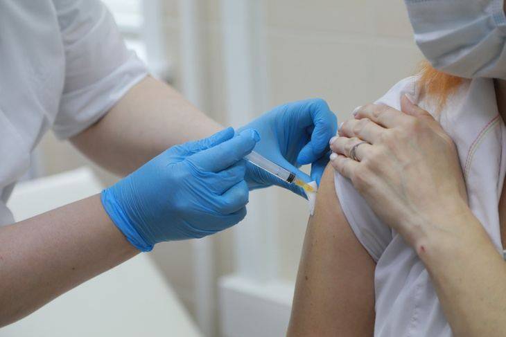 Жителям Китая сделали свыше 1,1 млрд прививок от коронавируса с начала вакцинации