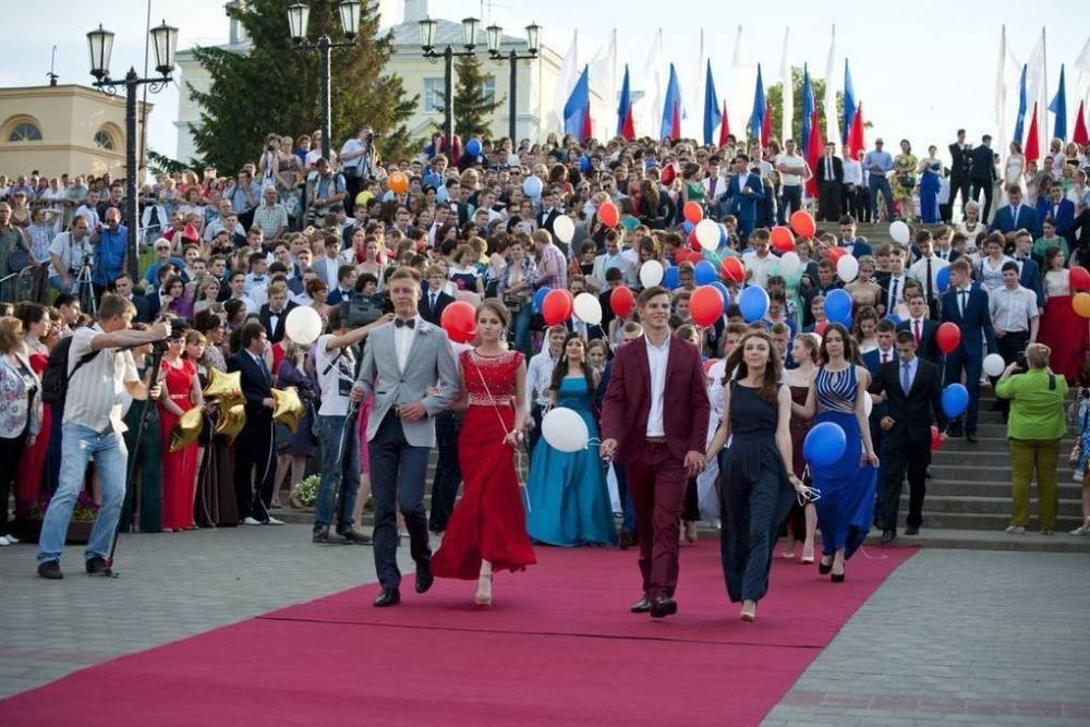 Александр Никитин поздравил выпускников Тамбовской области с окончанием школы