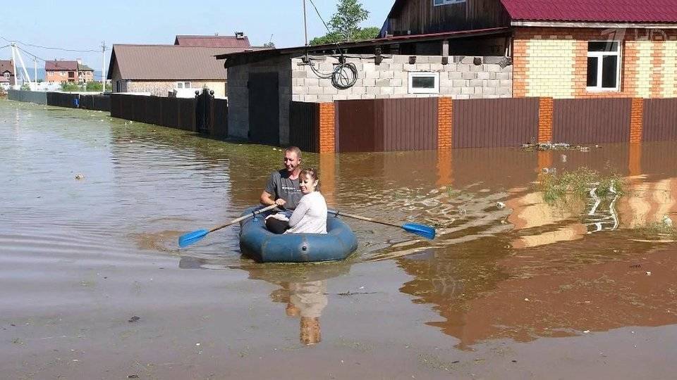 В Амурской области, где из-за наводнения действует режим ЧС, уже эвакуировали более тысячи человек