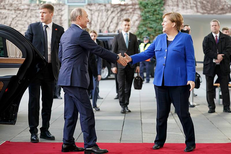Меркель объяснила свое предложение лидерам ЕС встретиться с Путиным