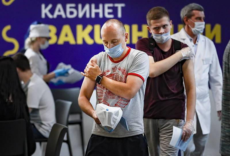 Предприниматели призвали ввести обязательную вакцинацию всех россиян