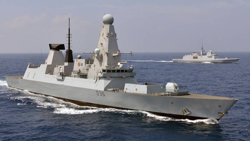 Жители Франции возмутились появлением эсминца ВМС Британии Defender вблизи Крыма