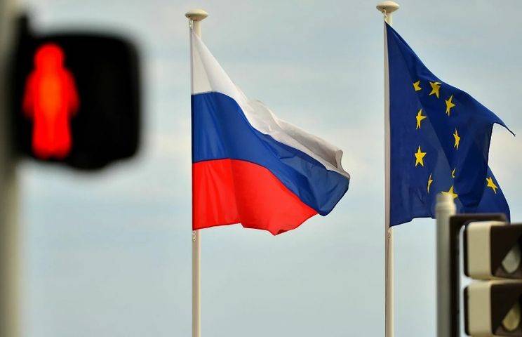 Евросоюз принял решение продлить санкции против России: вот что ответили в Кремле