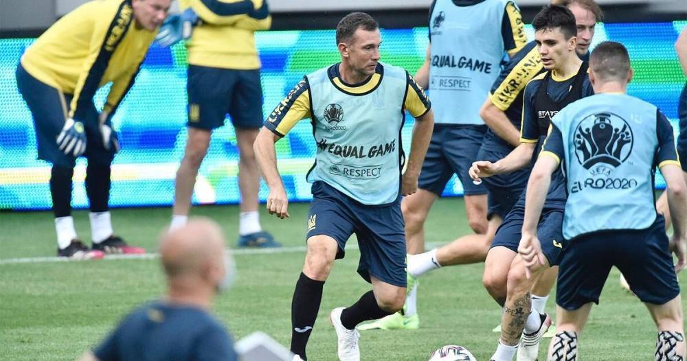 Матч Украина – Швеция: “сине-желтые” провели тренировку на стадионе в Бухаресте