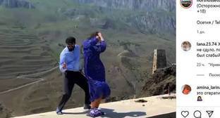 Видео с откровенным танцем вызвало спор об ограничениях для туристов в Северной Осетии
