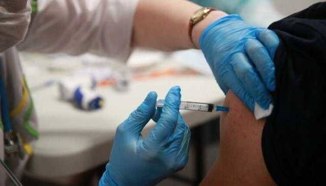 Обязательную вакцинацию введут еще в восьми регионах РФ уже с понедельника
