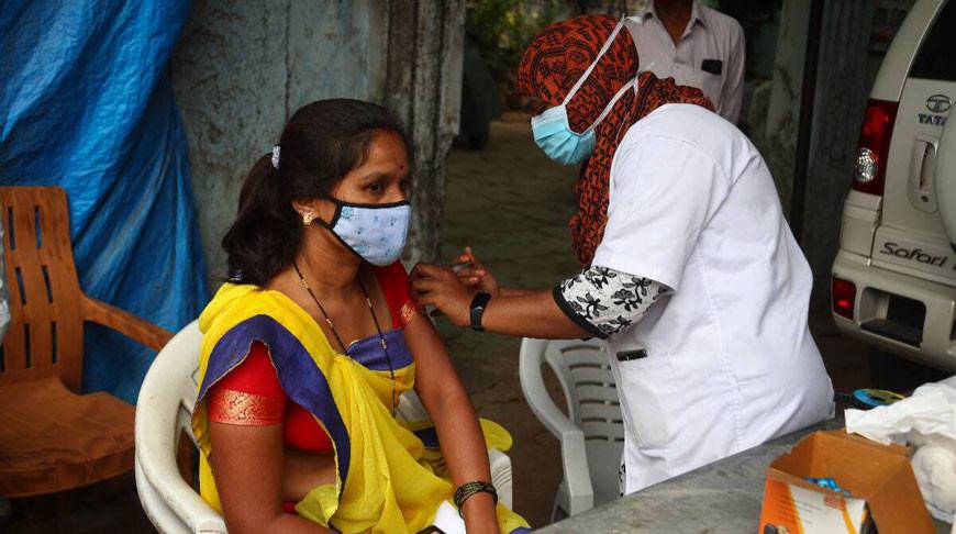 Новым вариантом коронавируса "Дельта плюс" в Индии заразились почти 50 человек