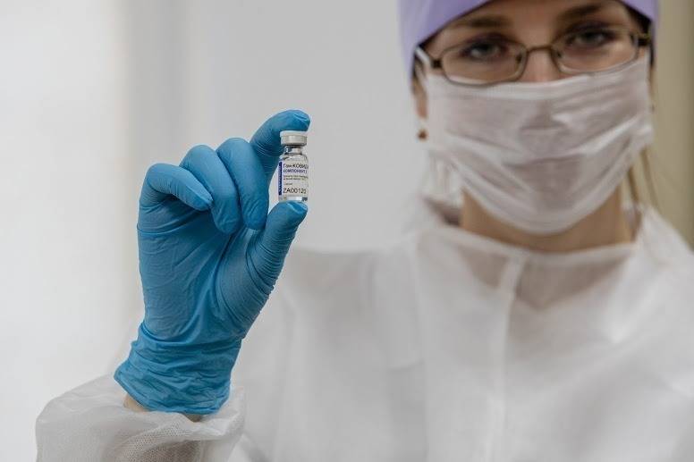 В Петербурге заканчиваются вакцины «ЭпиВакКорона» и «КовиВак»