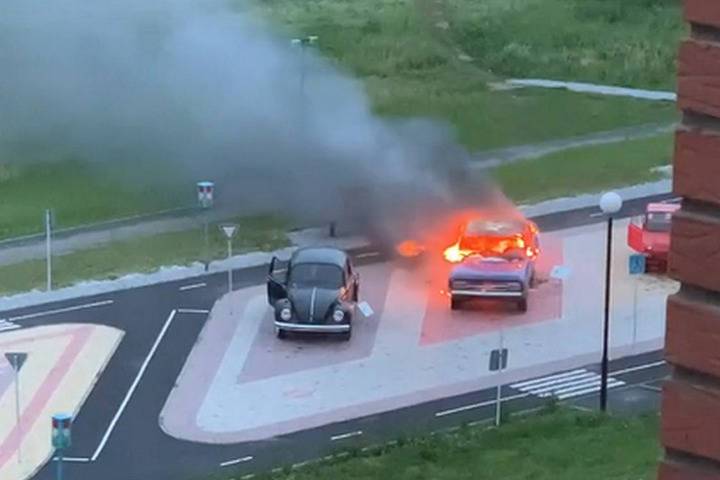 Ретро-автомобиль в Томске мог сгореть из-за игр с зажигалкой