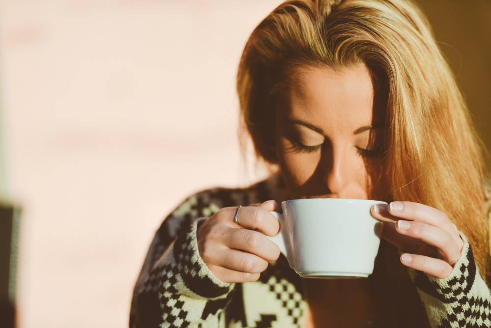 Пропуск завтрака, высокое потребление сахара и кофеина ухудшает здоровье женщин после 30 лет