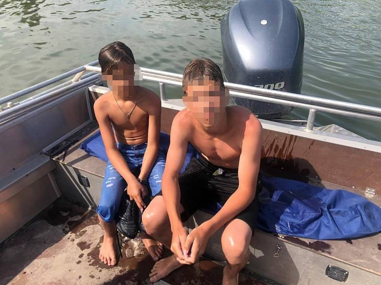 В Мертвом Донце едва не утонули два мальчика-подростка