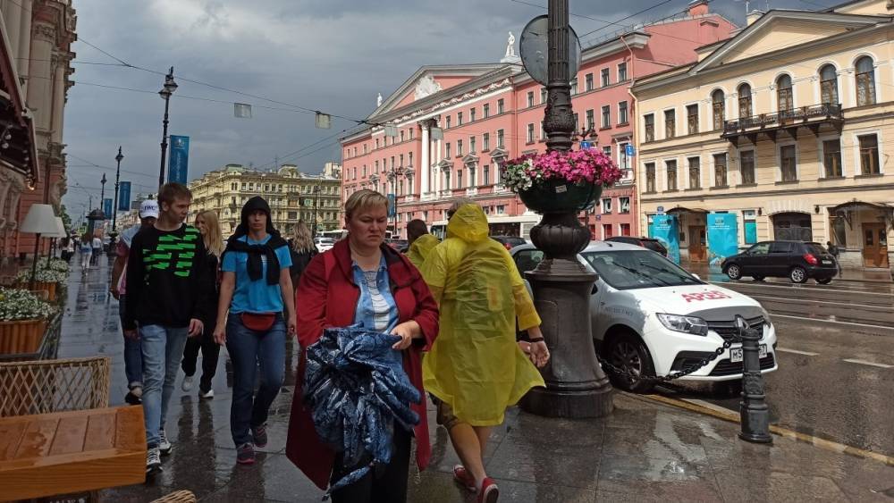 Петербуржцам пообещали дожди и грозу на выходных