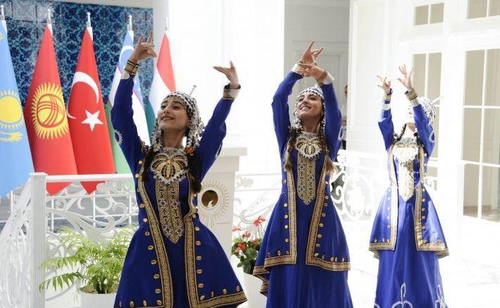 Все цвета радуги тюркского мира – сказки и национальные танцы в Баку (ФОТО)
