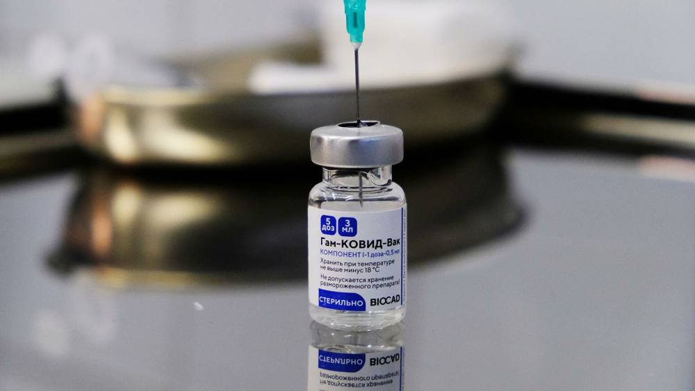 Первые дозы вакцины "Спутник Лайт" поступили в гражданский оборот