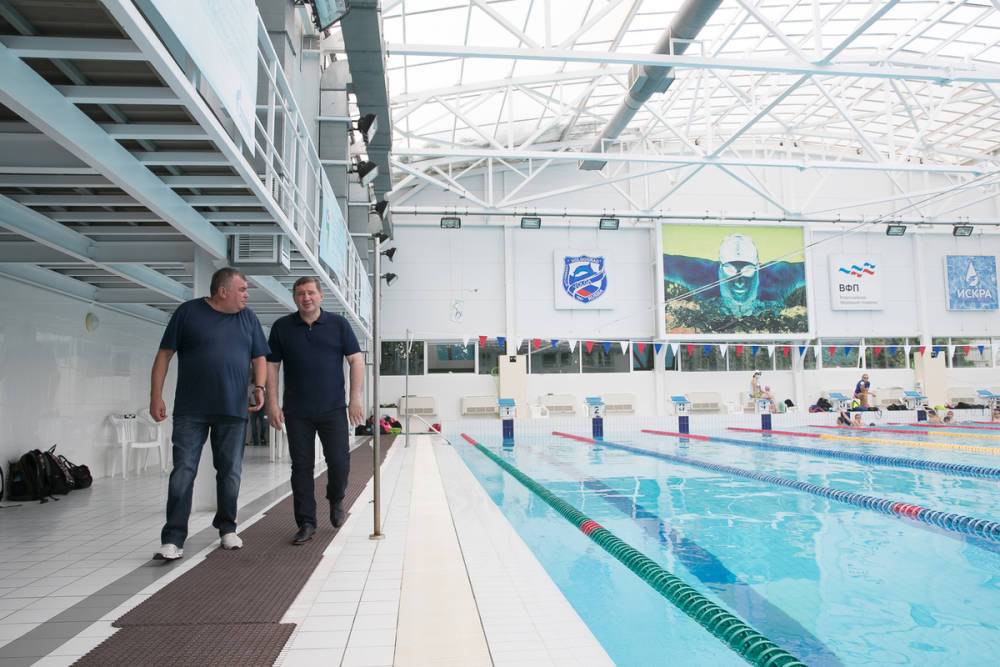 Андрей Бочаров посетил олимпийскую базу сборной РФ по плаванию