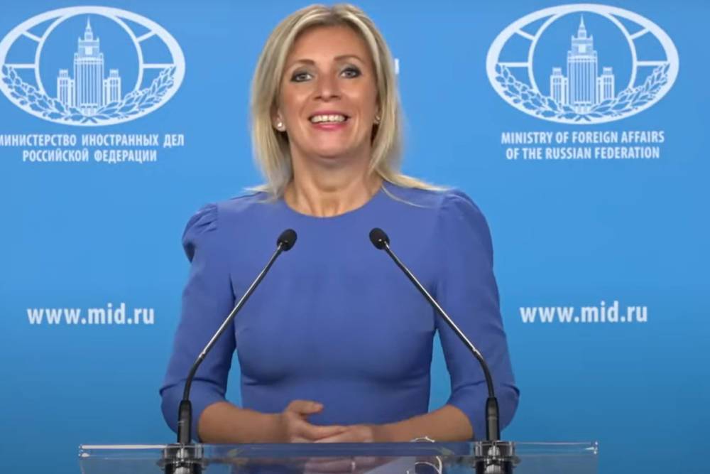 Захарова объяснила выдачу российских паспортов жителям Донбасса