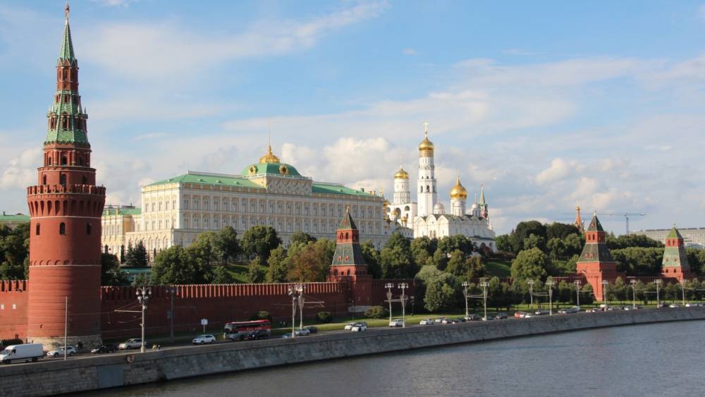 Кремль опроверг введение ограничений для непривитых чиновников