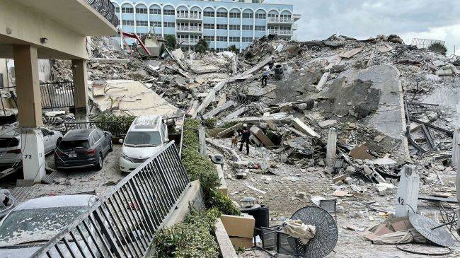 Пять человек погибли при обрушении здания в Майами, судьба 156-ти неизвестна
