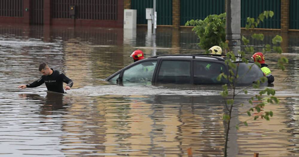 Ливень в Минске: затоплены улицы и авто, люди по грудь в воде (ФОТО, ВИДЕО)