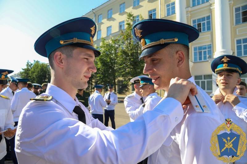 Владимир Путин проведет прием в честь выпускников военных вузов – Учительская газета