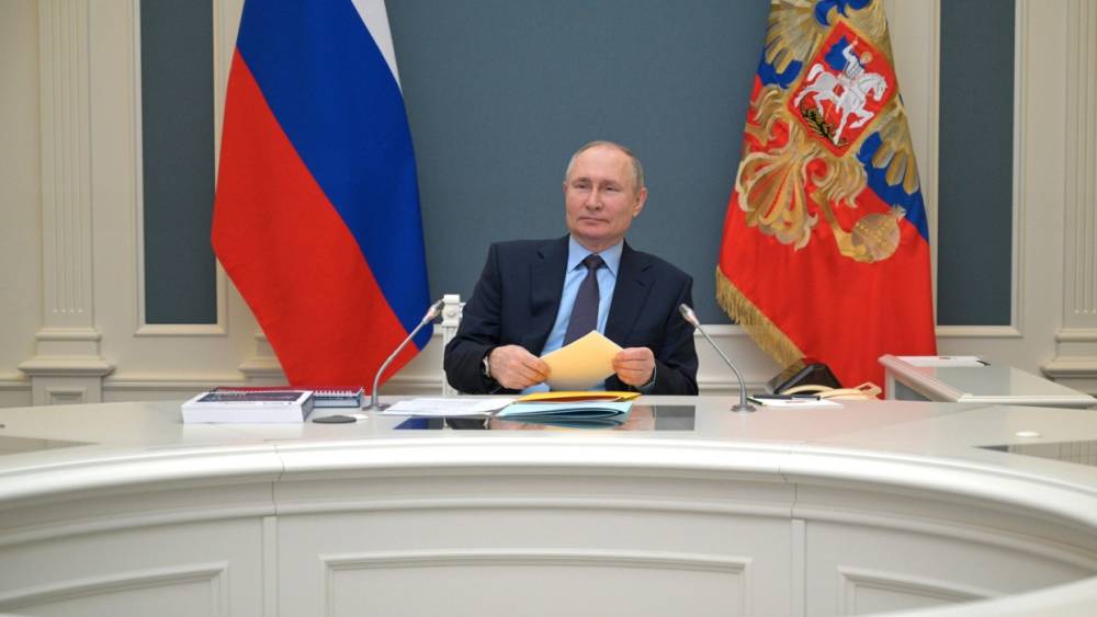 Владимир Путин подшутил над "исчезновением" главы Минцифры