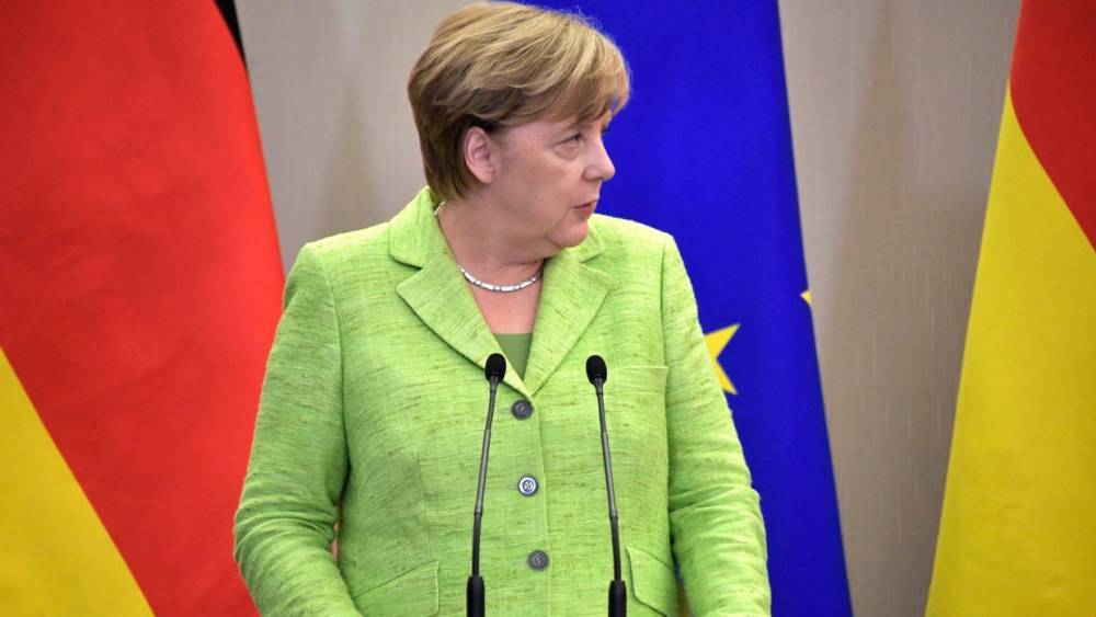 Аналитики США назвали унизительной позицию Меркель после идеи о саммите с Россией