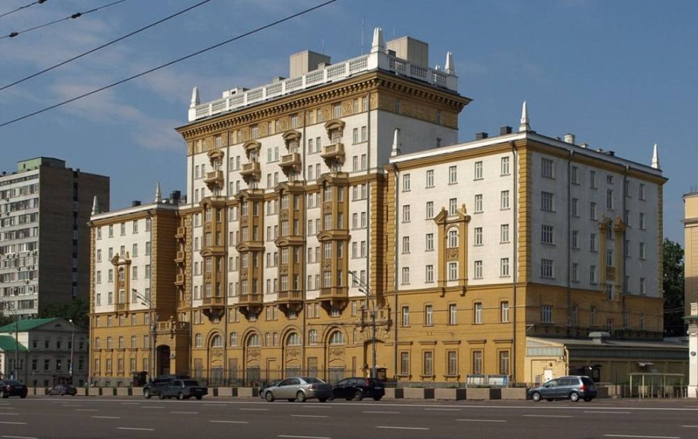 США прекратят оказывать консульские услуги в своем посольстве в Москве