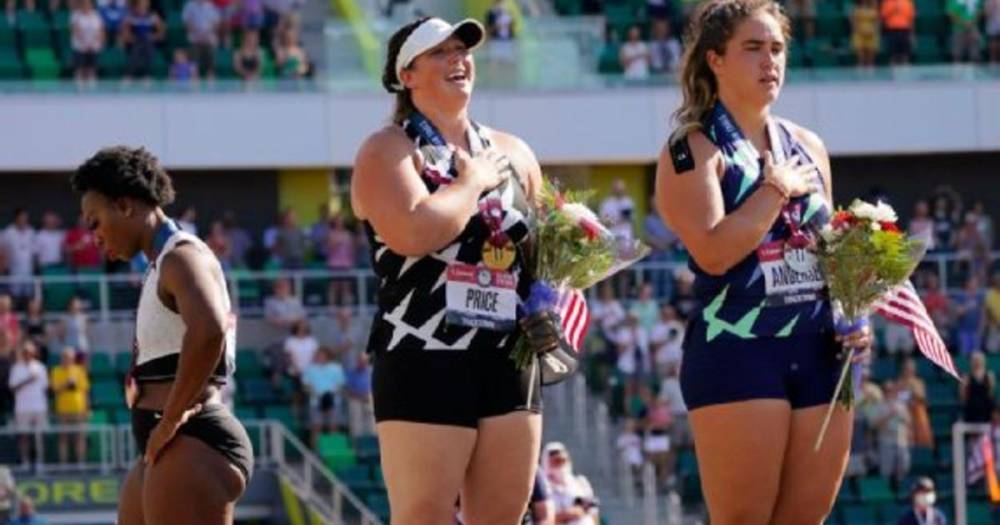 Американская спортсменка на награждении отвернулась от своего флага