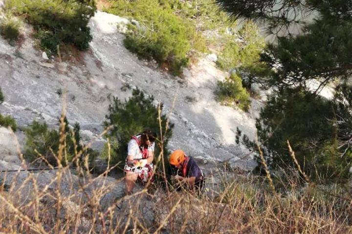 В Новороссийске спасатели сняли с горы подростка