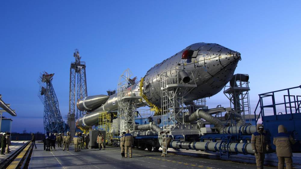 Роскосмос проводит предстартовую подготовку ракеты "Союз-2.1а" перед отправкой к МКС