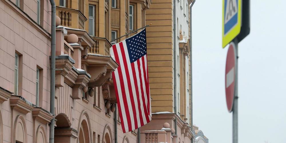 Дипмиссия США прекратит оказывать в России консульские услуги