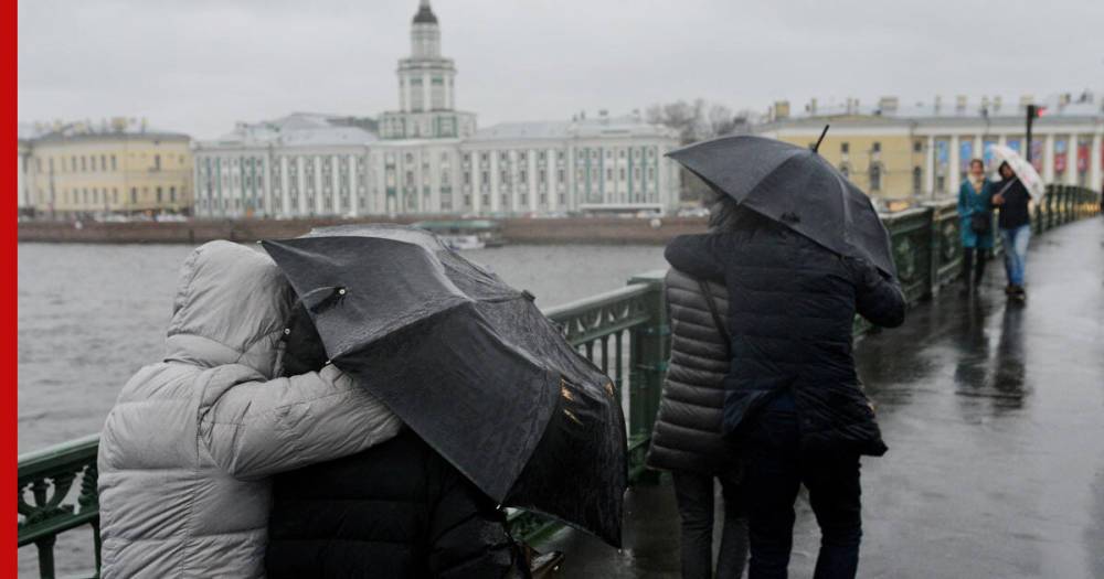 Об ухудшении погоды предупредили жителей Петербурга