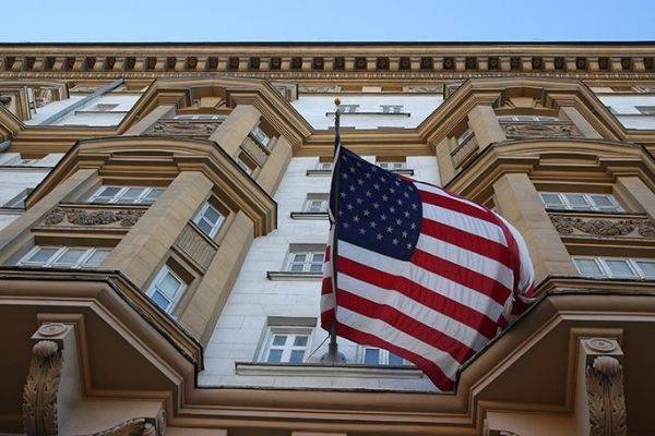 Посол заявил о прекращении выдачи в России виз для поездок в США